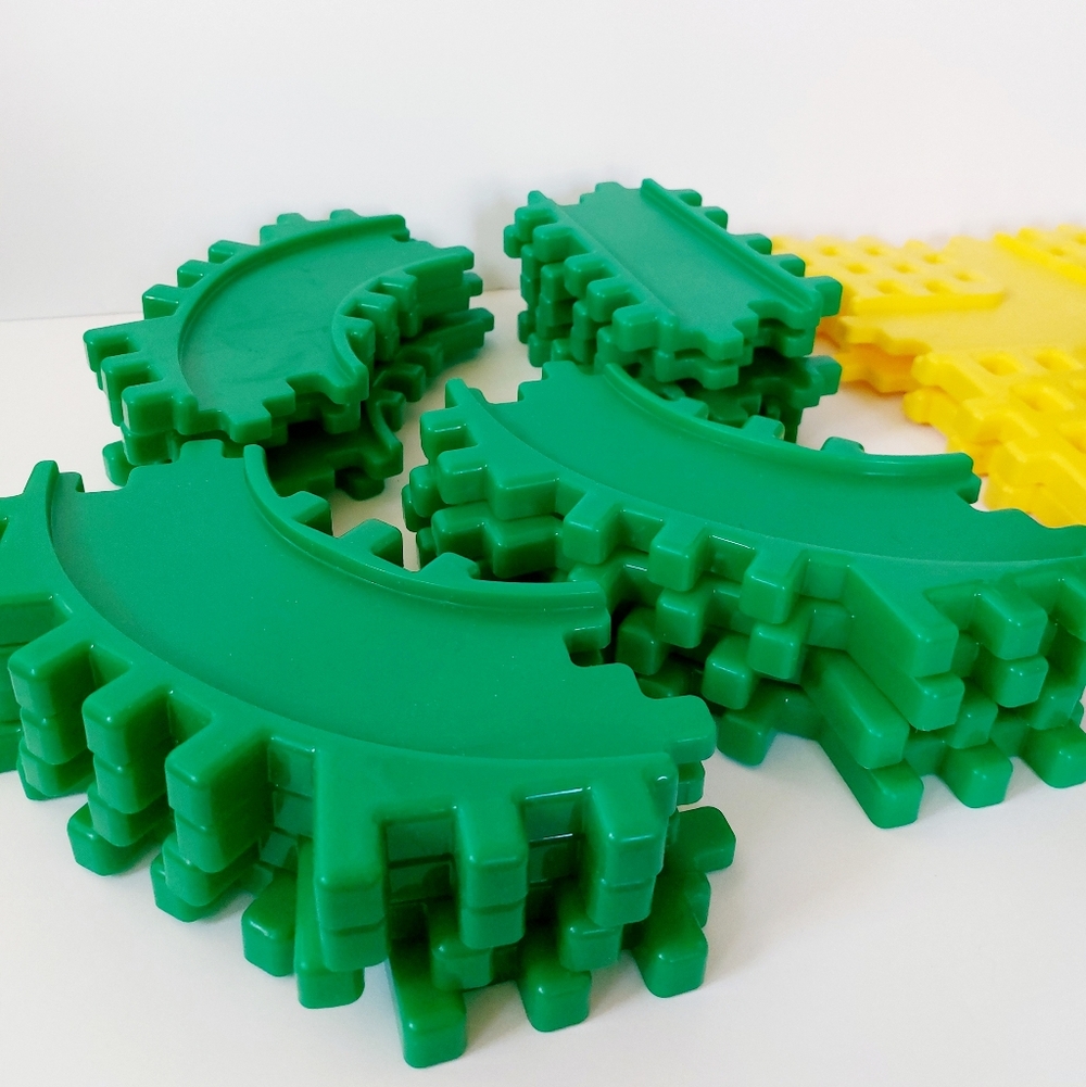 29 Piece Vintage Little Tikes Green Yellow Road (compatible with Waffle Blocks)‎ - Picture 2 of 8